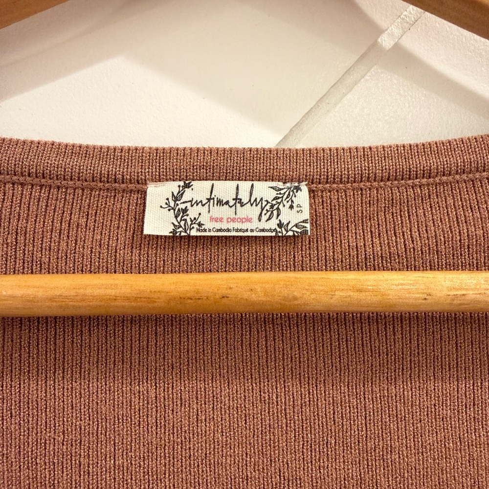 FREE PEOPLE Teagan Swit Short sleeve sweater shirts in Latte Sz S NWOT - Picture 5 of 9